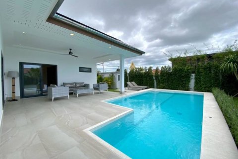 Villa in Hua Hin, Thailand 3 bedrooms № 176820 - photo 2