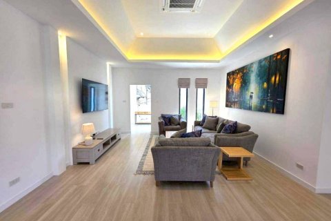 Villa in Hua Hin, Thailand 3 bedrooms № 176817 - photo 2