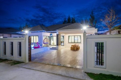 Вилла в Хуа Хине, Таиланд с 3 спальнями  № 151238 - фото 1