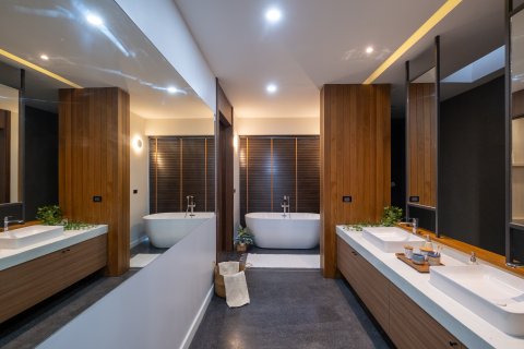 Villa in Chiang Mai, Thailand 6 bedrooms № 160642 - photo 27