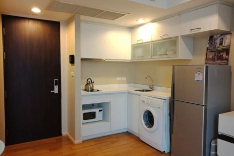 Студия в кондо в Ваттхане, Бангкок, Таиланд № 160643 - фото 2