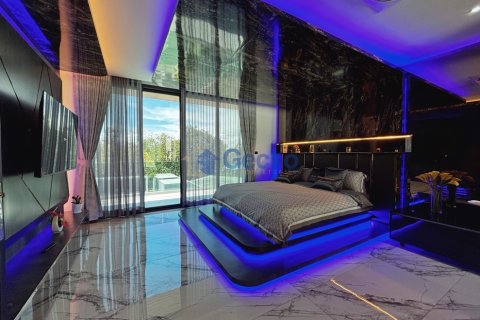 House in Pattaya, Thailand 5 bedrooms № 195893 - photo 16