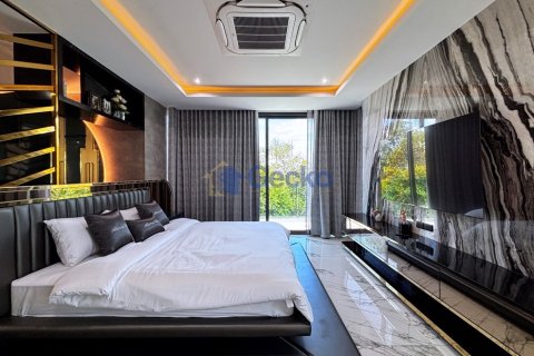 House in Pattaya, Thailand 5 bedrooms № 195893 - photo 21