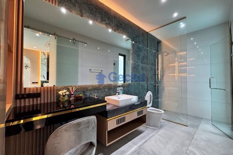 House in Pattaya, Thailand 5 bedrooms № 195893 - photo 18