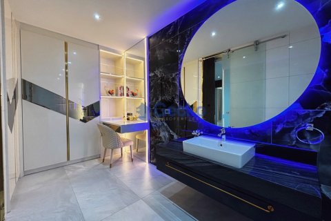 House in Pattaya, Thailand 5 bedrooms № 195893 - photo 30