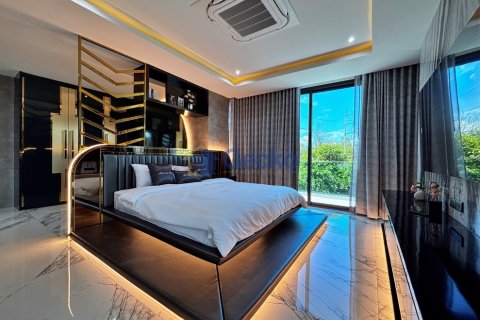 House in Pattaya, Thailand 5 bedrooms № 195893 - photo 20