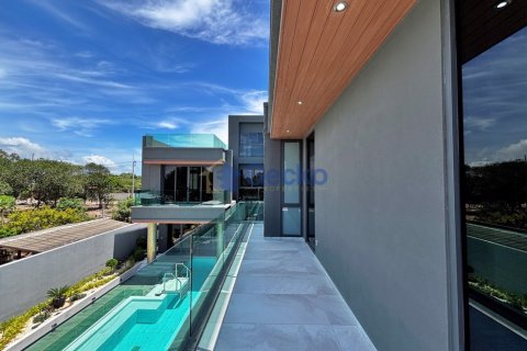 House in Pattaya, Thailand 5 bedrooms № 195893 - photo 19