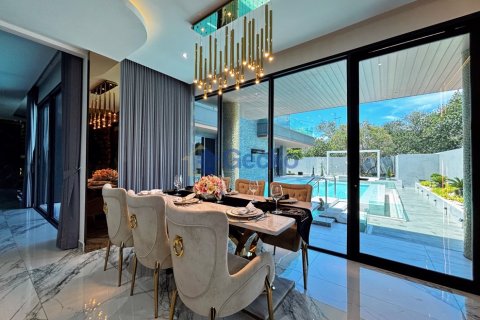 House in Pattaya, Thailand 5 bedrooms № 195893 - photo 9