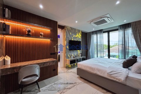 House in Pattaya, Thailand 5 bedrooms № 195893 - photo 28