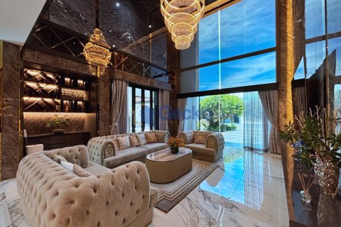 House in Pattaya, Thailand 5 bedrooms № 195893 - photo 6
