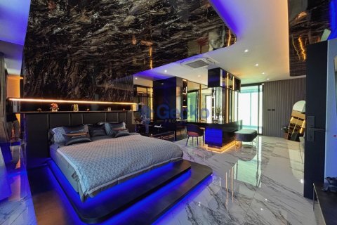 House in Pattaya, Thailand 5 bedrooms № 195893 - photo 15