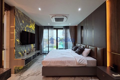 House in Pattaya, Thailand 5 bedrooms № 195893 - photo 27