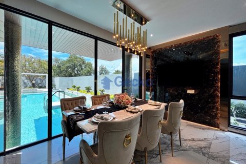 House in Pattaya, Thailand 5 bedrooms № 195893 - photo 8