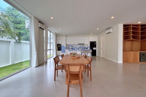 House in Pattaya, Thailand 5 bedrooms № 195896 - photo 11