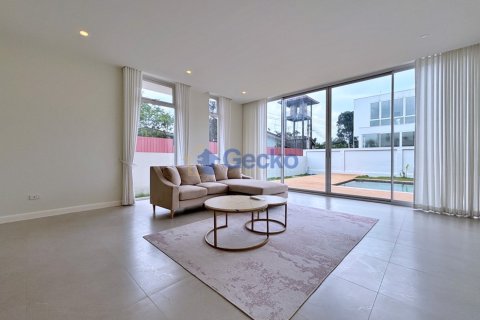 House in Pattaya, Thailand 5 bedrooms № 195896 - photo 6