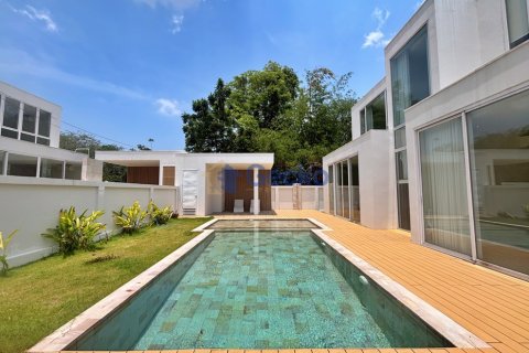 House in Pattaya, Thailand 5 bedrooms № 195896 - photo 2
