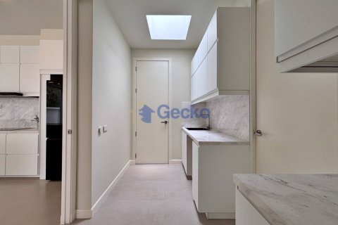 House in Pattaya, Thailand 5 bedrooms № 195896 - photo 28