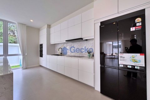 House in Pattaya, Thailand 5 bedrooms № 195896 - photo 15