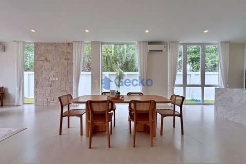 House in Pattaya, Thailand 5 bedrooms № 195896 - photo 12