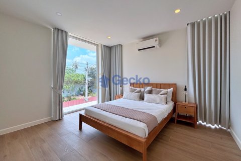 House in Pattaya, Thailand 5 bedrooms № 195896 - photo 26