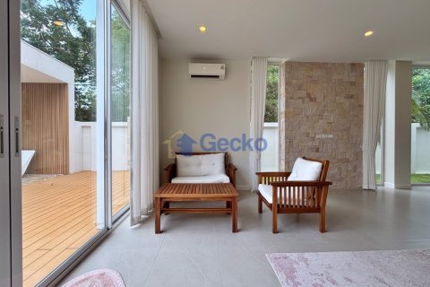House in Pattaya, Thailand 5 bedrooms № 195896 - photo 9