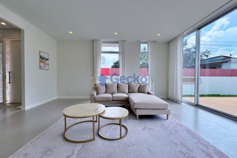House in Pattaya, Thailand 5 bedrooms № 195896 - photo 8