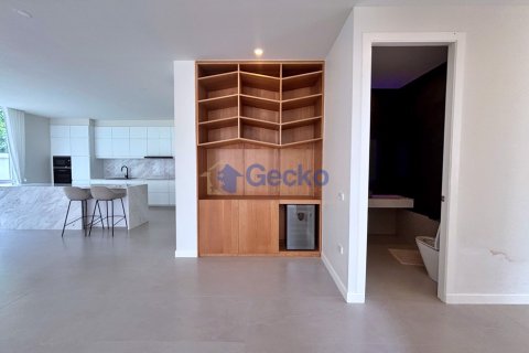 House in Pattaya, Thailand 5 bedrooms № 195896 - photo 17