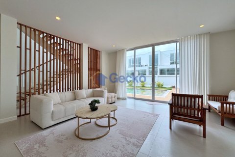 House in Pattaya, Thailand 5 bedrooms № 195896 - photo 7