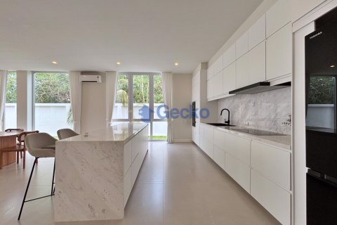 House in Pattaya, Thailand 5 bedrooms № 195896 - photo 14