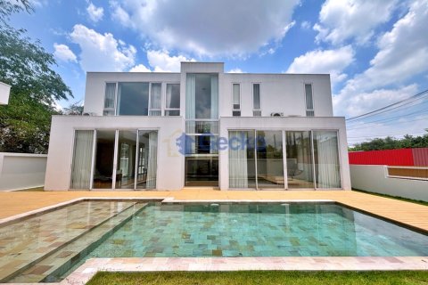 House in Pattaya, Thailand 5 bedrooms № 195896 - photo 3