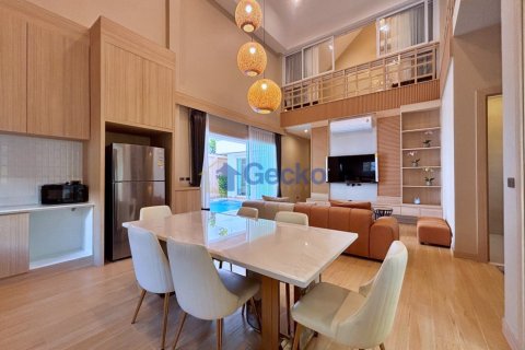 House in Pattaya, Thailand 4 bedrooms № 195892 - photo 4