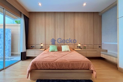 House in Pattaya, Thailand 4 bedrooms № 195892 - photo 16