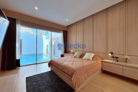 House in Pattaya, Thailand 4 bedrooms № 195892 - photo 18