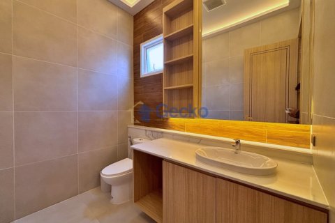 House in Pattaya, Thailand 4 bedrooms № 195892 - photo 29
