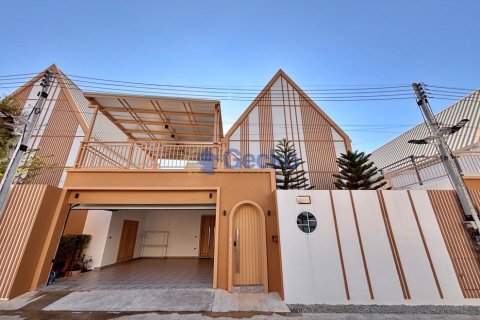 House in Pattaya, Thailand 4 bedrooms № 195892 - photo 6