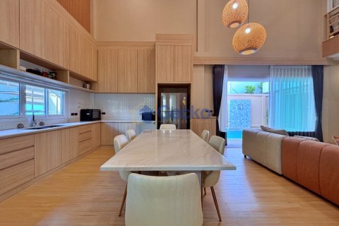 House in Pattaya, Thailand 4 bedrooms № 195892 - photo 7