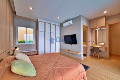 House in Pattaya, Thailand 4 bedrooms № 195892 - photo 20