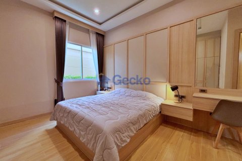 House in Pattaya, Thailand 4 bedrooms № 195892 - photo 22