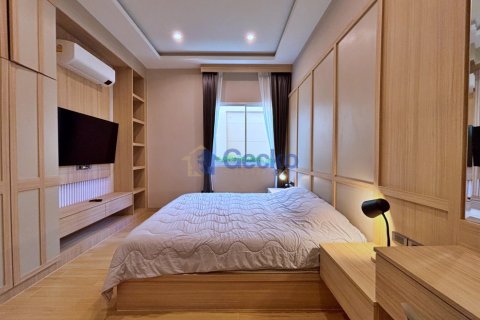 House in Pattaya, Thailand 4 bedrooms № 195892 - photo 21