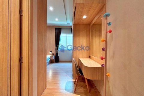 House in Pattaya, Thailand 4 bedrooms № 195892 - photo 27