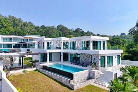 House in Pattaya, Thailand 5 bedrooms № 198725