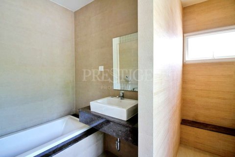 House in Pattaya, Thailand 3 bedrooms № 198721 - photo 15