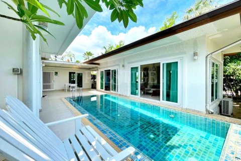 House in Pattaya, Thailand 3 bedrooms № 198721 - photo 18