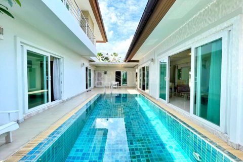 House in Pattaya, Thailand 3 bedrooms № 198721 - photo 19