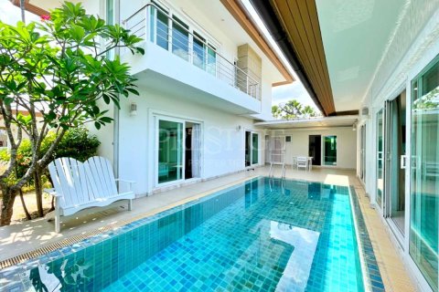 House in Pattaya, Thailand 3 bedrooms № 198721