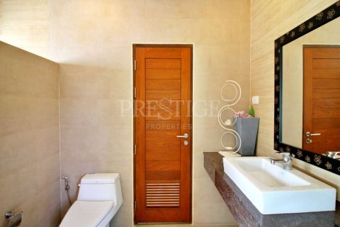 House in Pattaya, Thailand 3 bedrooms № 198721 - photo 8