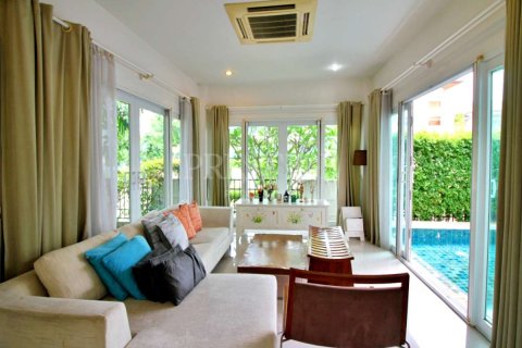 House in Pattaya, Thailand 3 bedrooms № 198721 - photo 2