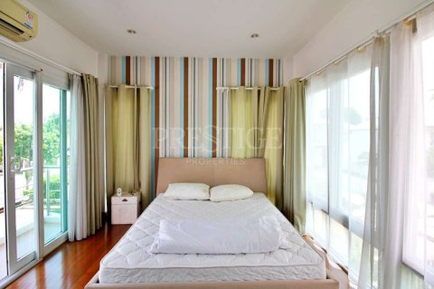 House in Pattaya, Thailand 3 bedrooms № 198721 - photo 12
