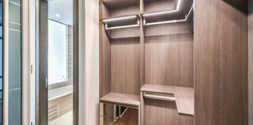 Condo in Bangkok, Thailand, 2 bedrooms  № 186414
