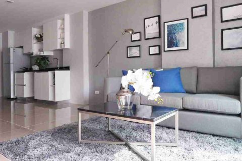 Condo in Bangkok, Thailand, 2 bedrooms  № 183111